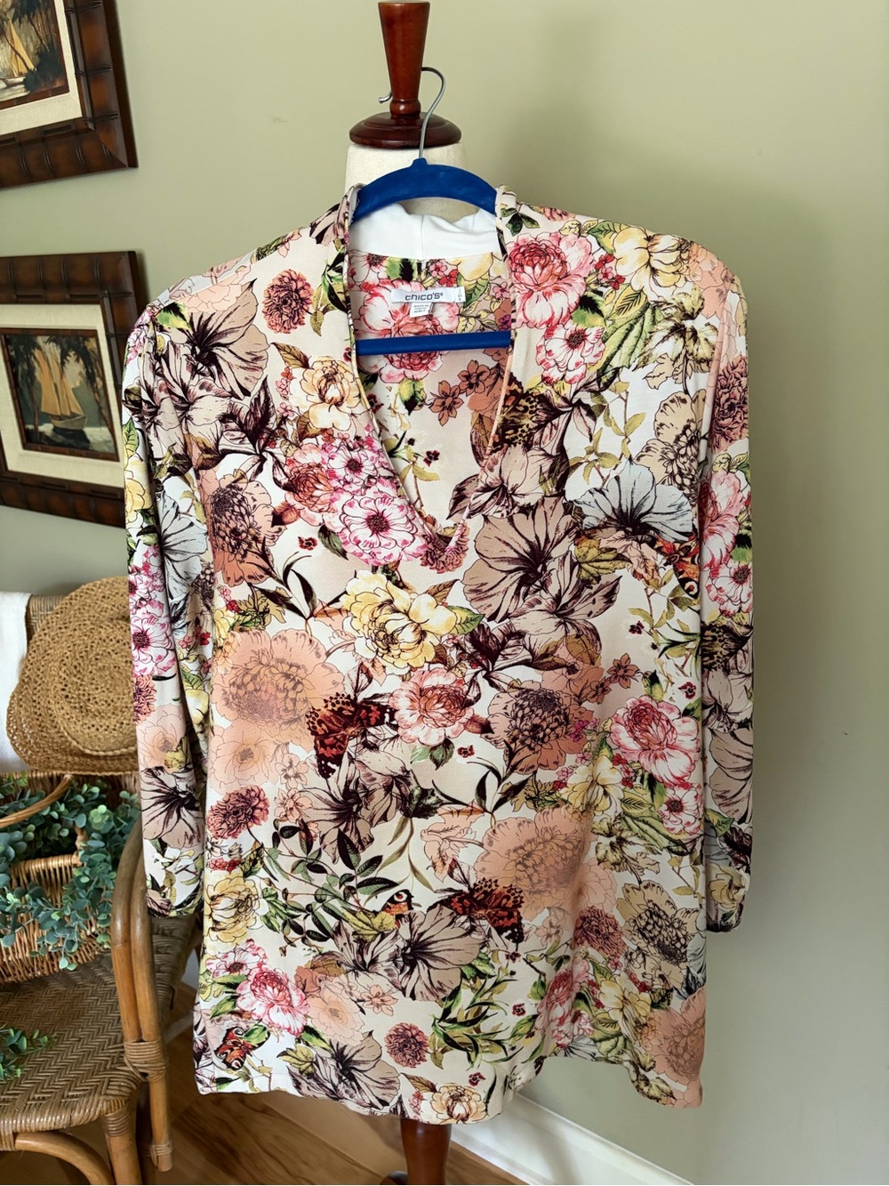 Chico's Touch of Cool Sz 3/XL Floral 3/4 Sleeve V-Neck Top in Cream, Pink, Green